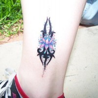 Tattoo von design Rosa in der Knöchelgegend