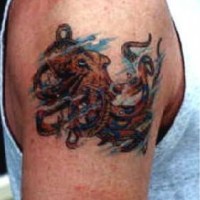 Tattoo mit Oktopus und Wasserspritze