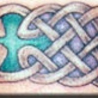Le tatouage d'entrelacs celtique en couleur
