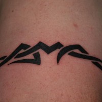 Lame tribal arm band tattoo
