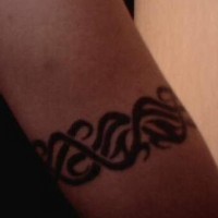 Le tatouage bracelet originel en style tribal
