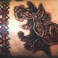 Armband Tattoo mit toten Blumen