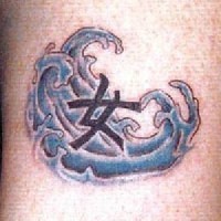 Du bist im Meer asiatisches Tattoo