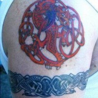 Tatuaggio dragone rosso in cellula misteriosa