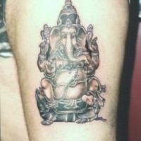 Le tatouage de déité de Ganesh en noir