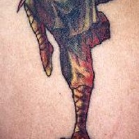 Le tatouage de moine guerrier méditant sur une jambe en couleur