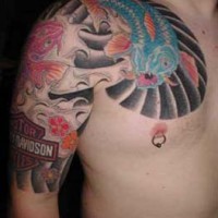 Harley Davidson und Koi-Fische Tattoo