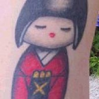 Tatuaje de una chica asiática bonita.