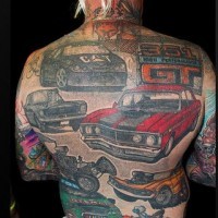 Le tatouage de tout le dos avec des voitures de tous les types