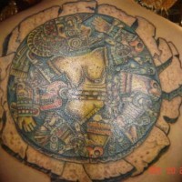Tatuaje en arte abstracto de estilo azteca.