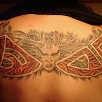 Le tatouage d'homme mystique sur le dos