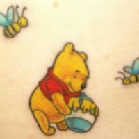 winnie pooh orso cartone animato tatuaggio