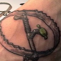 trappola per orso tatuaggio
