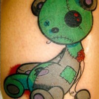 orsacchiotto stracciato tatuaggio colorato