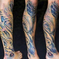 Le tatouage de créatures de mer biomécaniques sur la jambe
