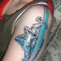 Le tatouage de Surfer d'argent en couleur
