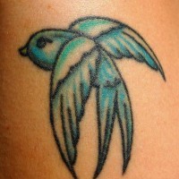 Tatuaje de ave azul pequeña