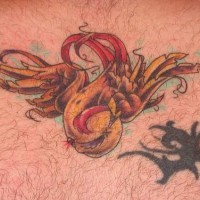 Tatuaje de ave amarillo
