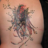 Tatuaje en la espalda, pájaro increíble