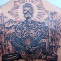 Le tatouage d'homme mort en méditation