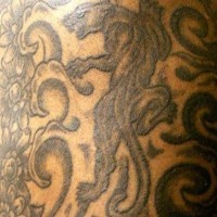 Pantera nera sul mare tatuaggio