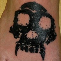 Le tatouage de la crâne de singe sur le pied