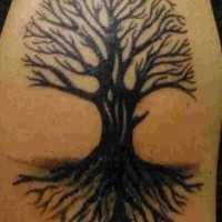 Mystischer Weltenbaum Tattoo