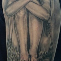 angelo con tristezza nero tatuaggio