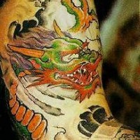 drago cinese in tempesta tatuaggio