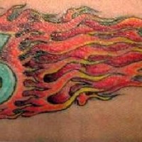 el tatuaje con el numero 13 en el fuego hecho en color