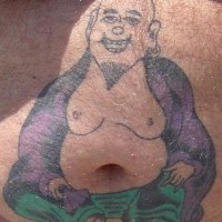 Le tatouage de Bouddha heureux sur l’estomac