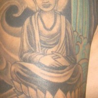 Le tatouage incomplet de statue de Bouddha