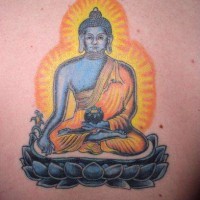 Le tatouage coloré de Bouddha en nirvana