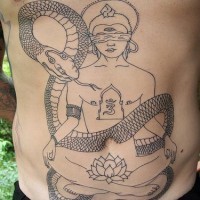 Blinder Buddha mit Schlange Tattoo