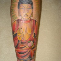 Le tatouage de Bouddha déniant en couleur