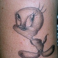Tweety Vogel mit Nimbus Tattoo