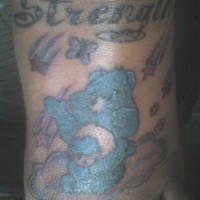Ours bleu avec le tatouage d'inscription la force
