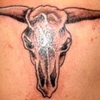 Le tatouage qualitatif de la crâne de taureau