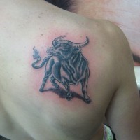 Realistic bull tattoo on shoulder