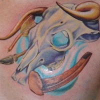 Le tatouage de la crâne de taureau en style de Ouest sauvage