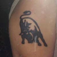Le tatouage d'une image de taureau