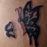 Schulter Tattoo, zwei Schmetterlinge fliegen
