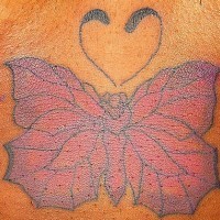 Blatt-Schmetterling Tattoo in Farbe