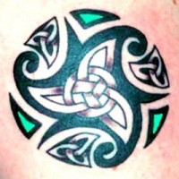 Tatuaje símbolo de la trinidad céltica
