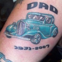 Tattoo mit klassischem Auto Roadster des Vaters