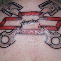 chevrolet logo con cilindri del motore tatuaggio