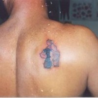 Popeye und Olive Tattoo an der Schulter