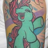 Meines kleines Pony Tattoo in grüner Farbe