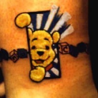 Winnie l'ourson tatouage sur le poignet