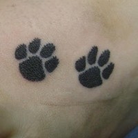 Zwei Pfotenabdrücke der Katze Tattoo